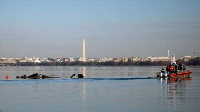 Ya encontraron las cajas negras del avión del accidente en Washington D.C., Estados Unidos