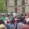 CNTE rompe vidrios de puerta de Palacio Nacional que usan AMLO y su familia, tras reunión con el presidente
