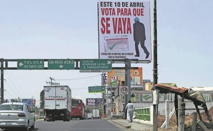 Anuncios contra AMLO