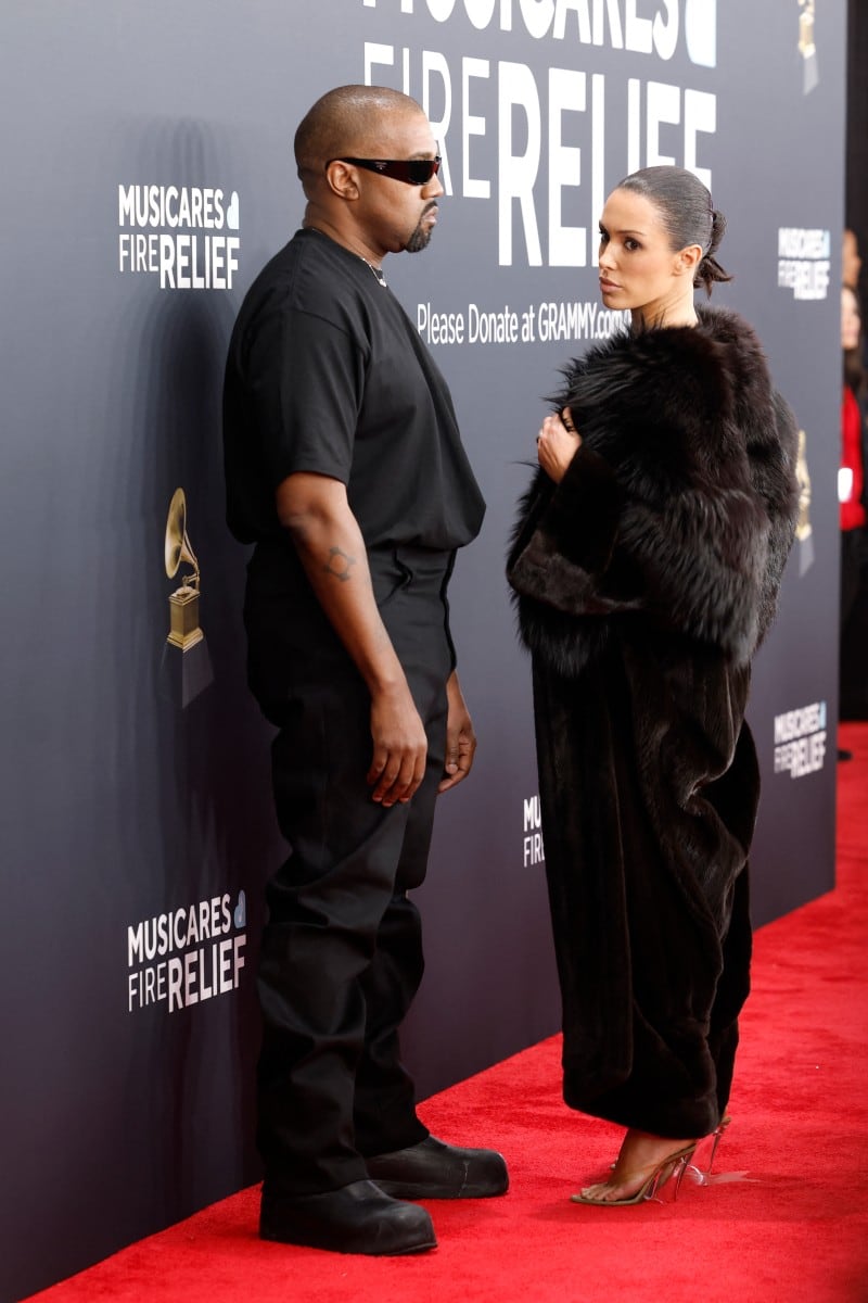Kanye West y Bianca Censori en los Premios Grammy 2025.