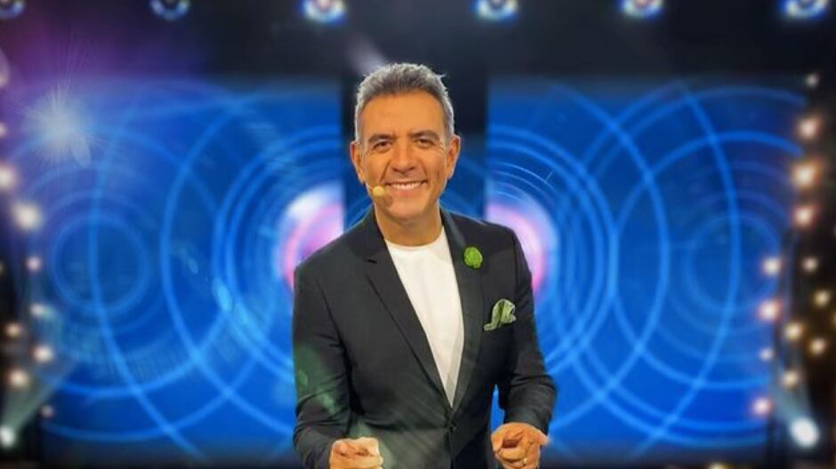 ¿Quién es Héctor Sandarti? El conductor se lesionó en Top Chef VIP 2025 y ya lo eliminaron