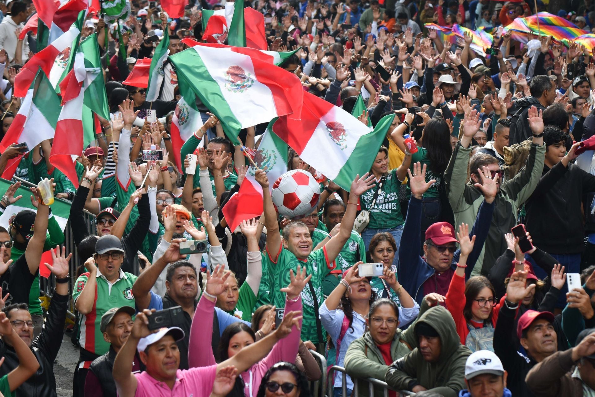 CDMX quiere hacer historia con la ola más grande del mundo rumbo al Mundial 2026