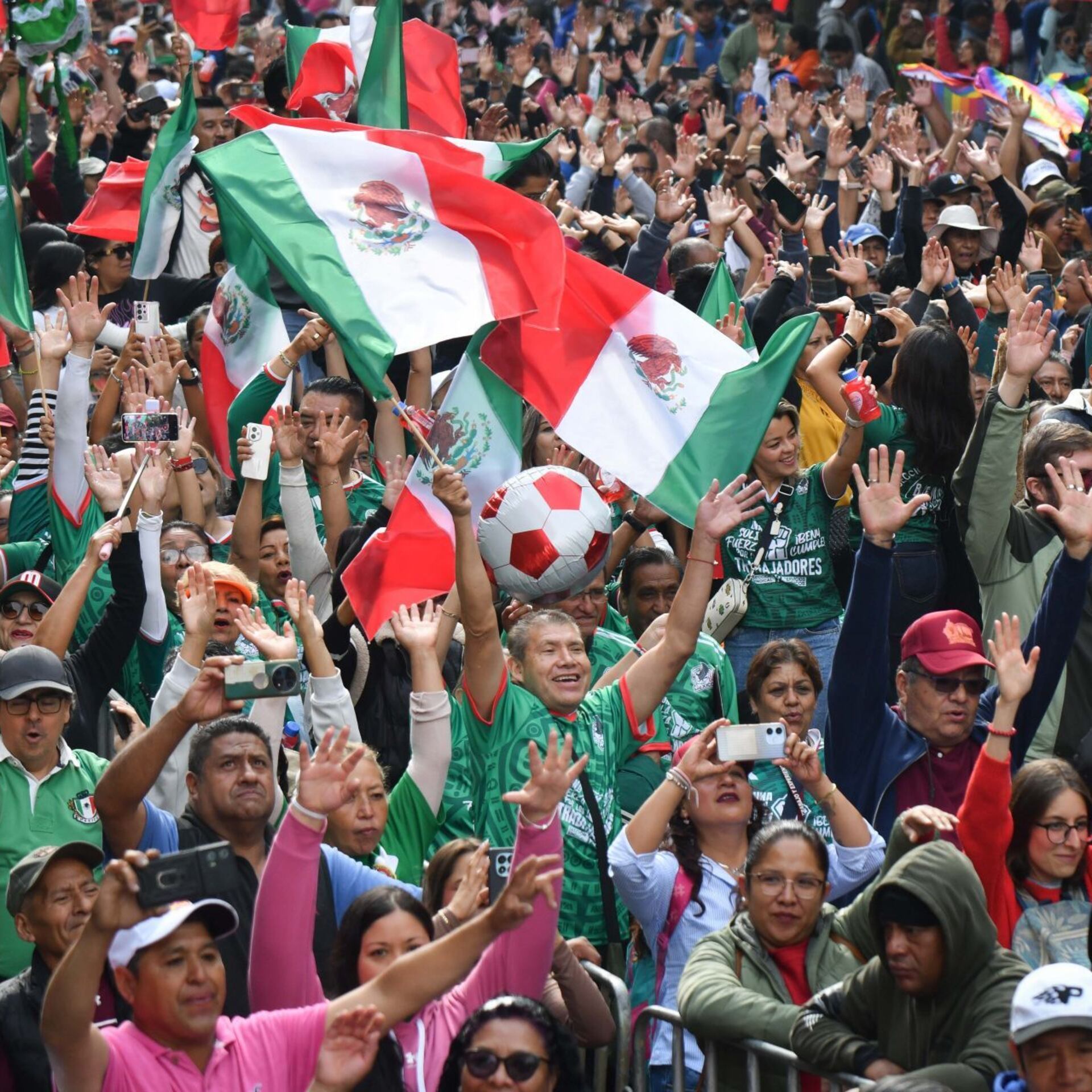 Una camiseta, una bandera, un país que vuelve a creer