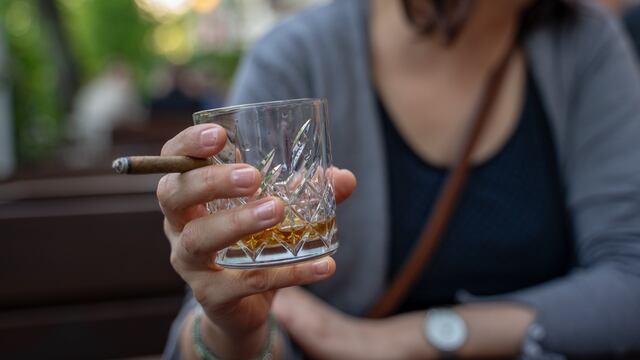 Nuevo dirigente de Morena, propone incremento de precio a cigarros y bebidas para Insabi