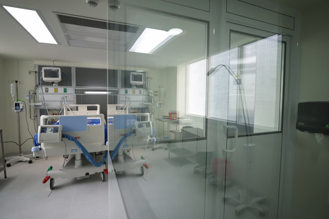 Martí Batres inaugura nueva sala postquirúrgica en el CMN 20 de Noviembre.