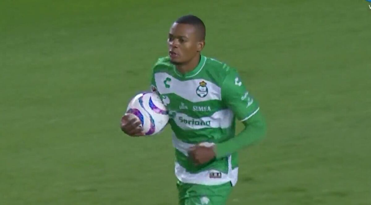 Harold Preciado acerca peligrosamente a Santos en el marcador.