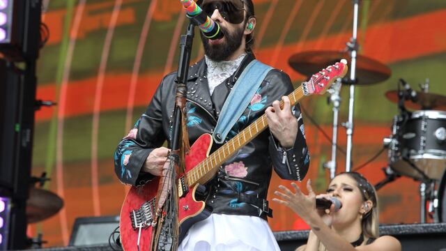 Jay de la Cueva de Moderatto.