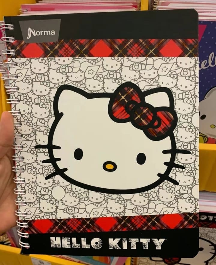Cuadernos de Hello Kitty en Walmart para el regreso a clases 2024