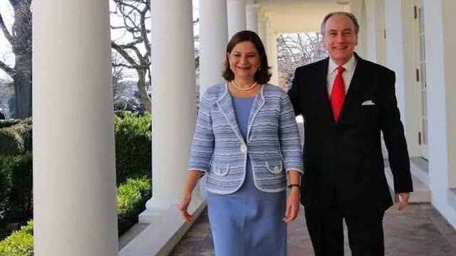 Guiérrez Canet, periodista y diplomático, con su esposa, Martha Bárcena, embajadora de México en Estados Unidos