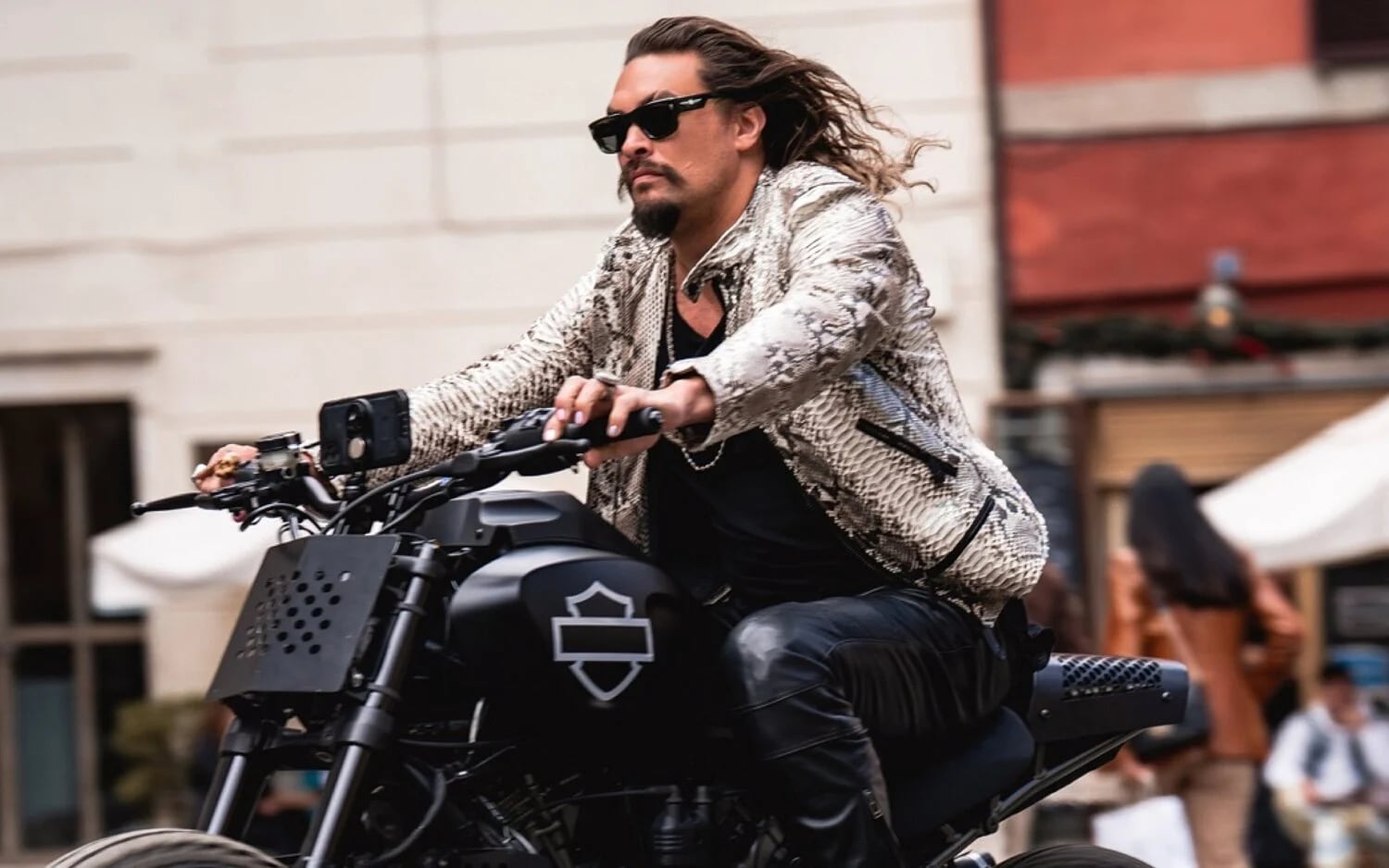 Jason Momoa como Dante Reyes en Rápidos y Furiosos 10