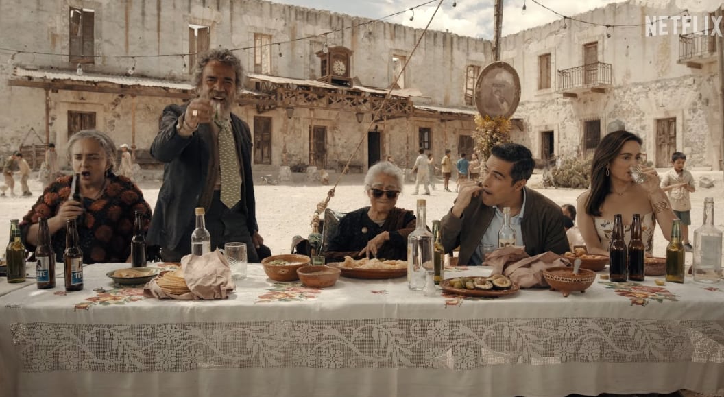 Escena de ¡Qué viva México!, película de Luis Estrada, protagonizada por Damián Alcázar