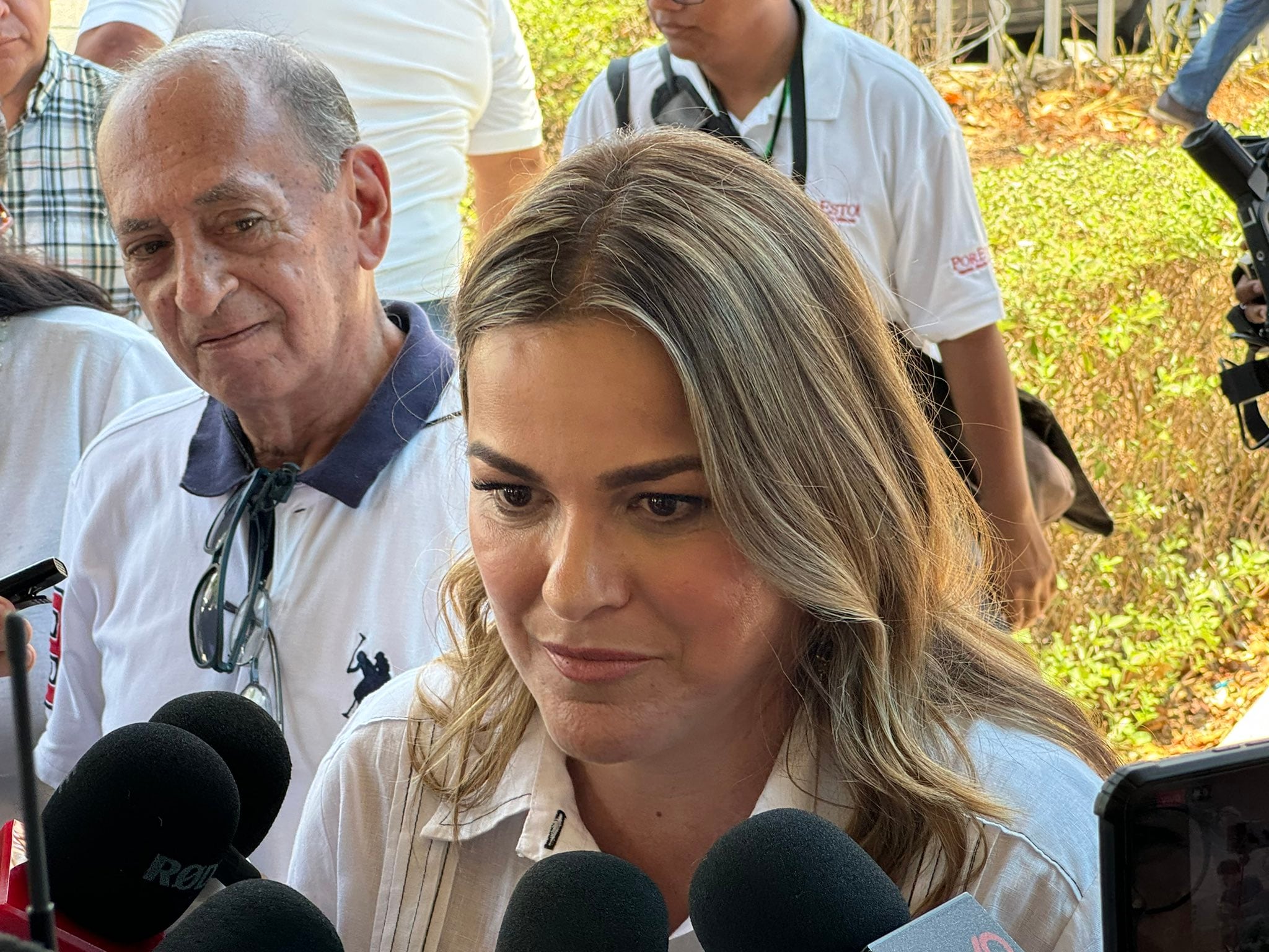 Cecilia Patrón Laviada, candidata a la alcaldía de Mérida, emite su voto