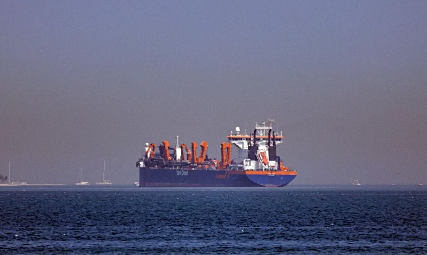 Estados Unidos ataca buques petroleros iraníes en el estrecho de Ormuz