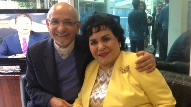 Carmen Salinas y el padre José de Jesús Aguilar