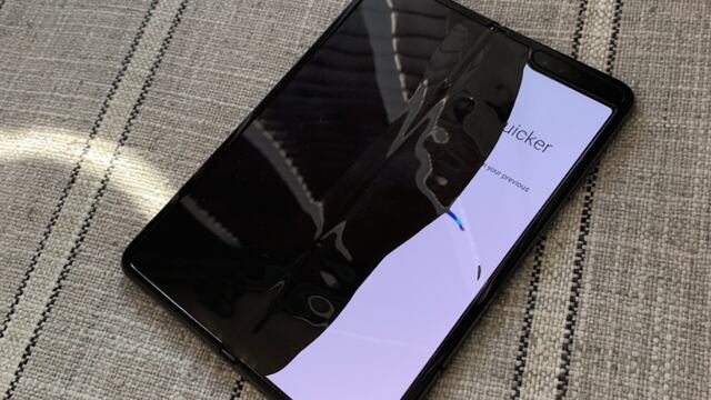 Defecto en la pantalla de un Galaxy Fold.