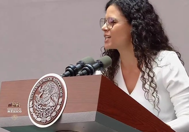 Luisa María Alcalde en discurso cita a Grupo Frontera