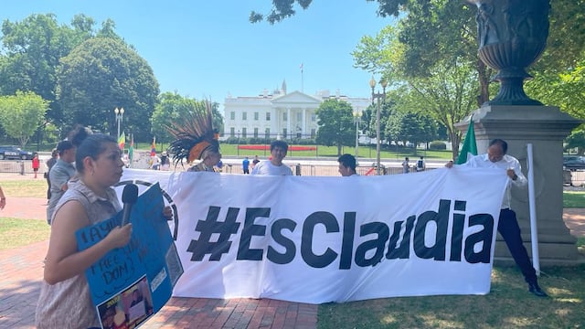 Manta en apoyo a Claudia Sheinbaum en Washington