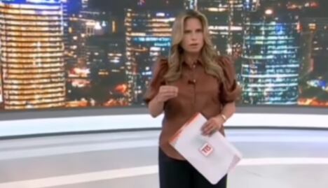 Conductora se traga mosquito en vivo