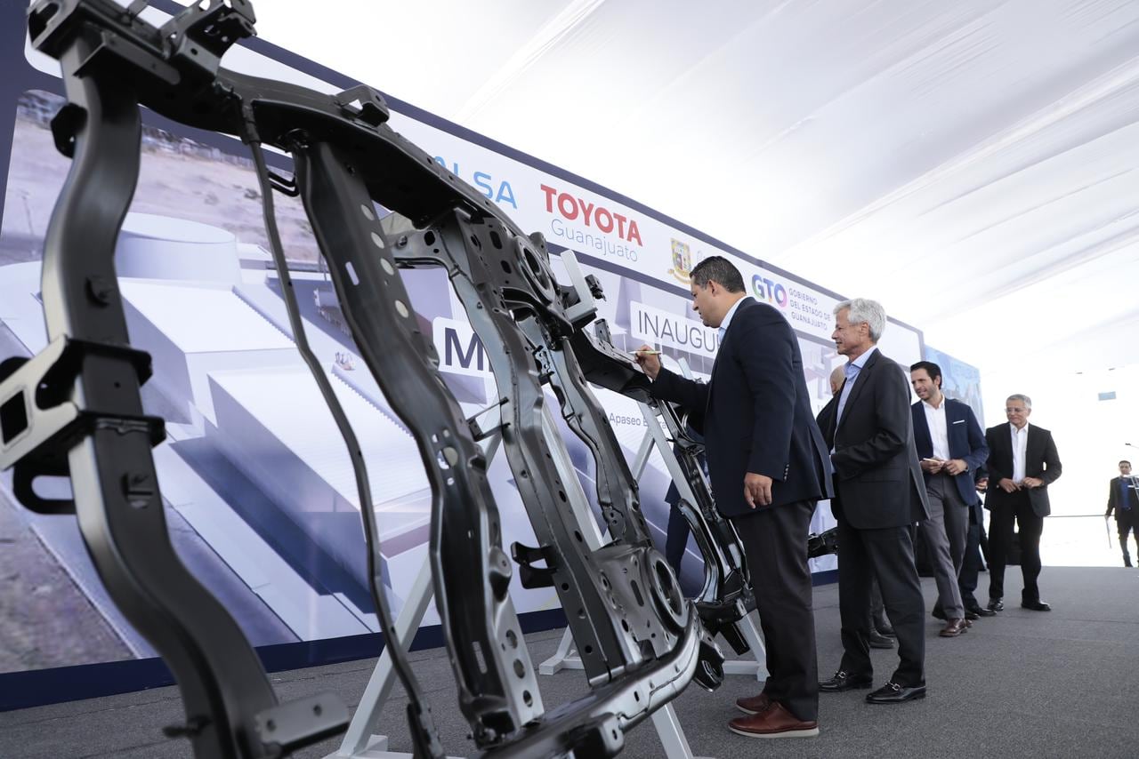 Diego Sinhue Rodríguez inauguró la empresa Metalsa