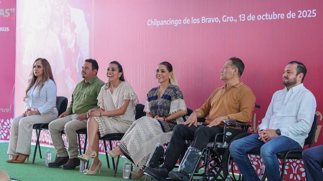 Beneficiarios de distintas regiones de Guerrero reciben sillas de ruedas y apoyos del DIF Estatal