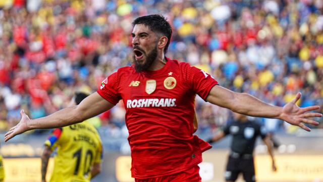 Celebración de Bruno Méndez en el 1-2