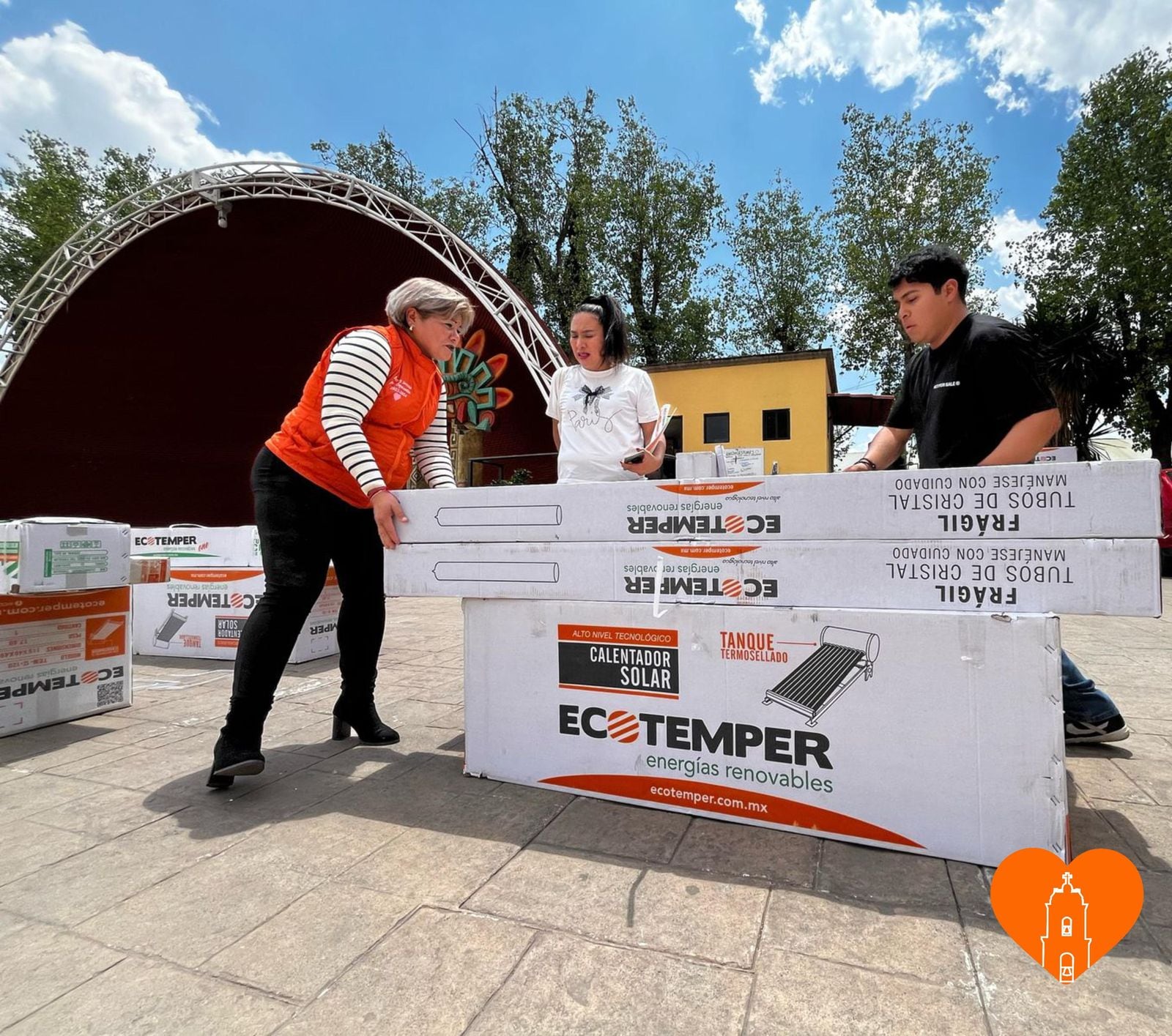 Ayuntamiento de Tepotzotlán entrega calentadores solares