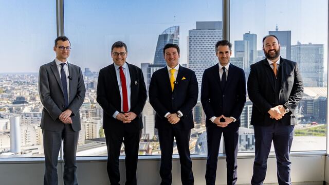 Samuel García y directivos de VINCI Airports