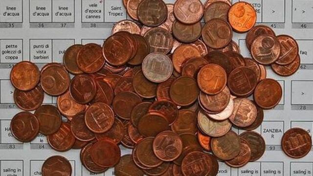 <span>Esta es la primera vez desde 1959 que el país europeo registra una situación de deflación, que es la bajada generalizada y prolongada del nivel de precios y servicios.</span>