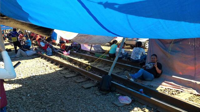 Bloqueos de CNTE en Michoacán. Responsabilidad de Aureoles.