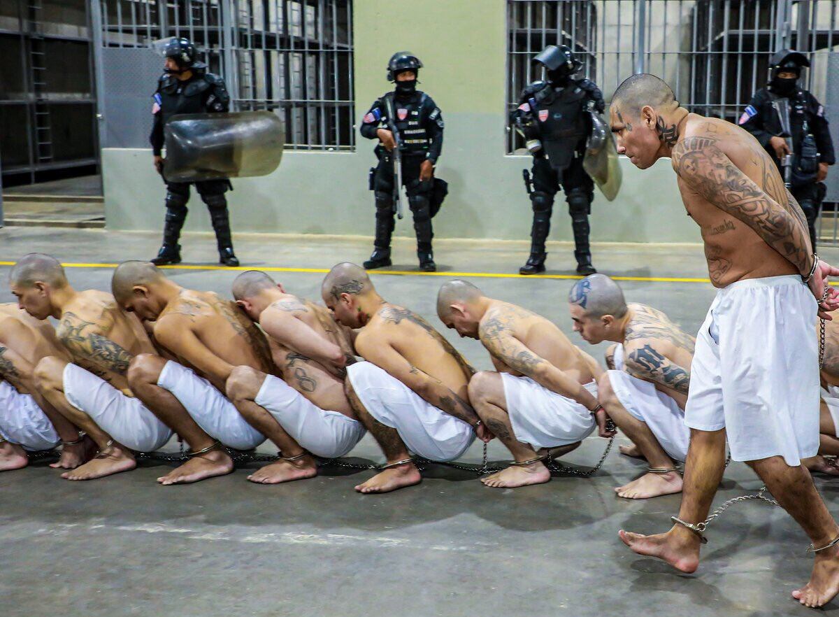 Pandilleros encarcelados en El Salvador