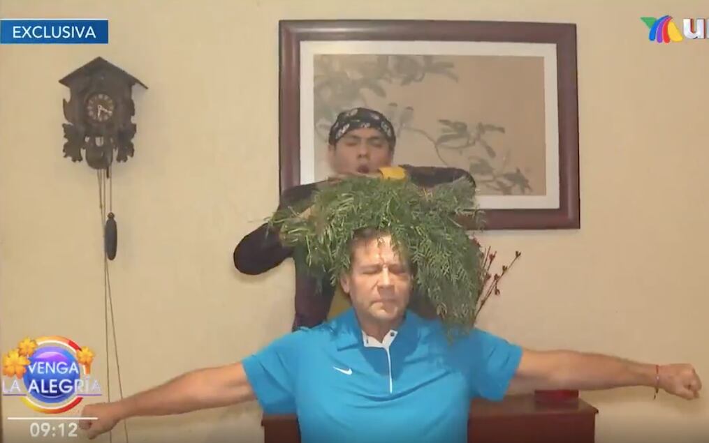 Alfredo Adame se hace una limpia