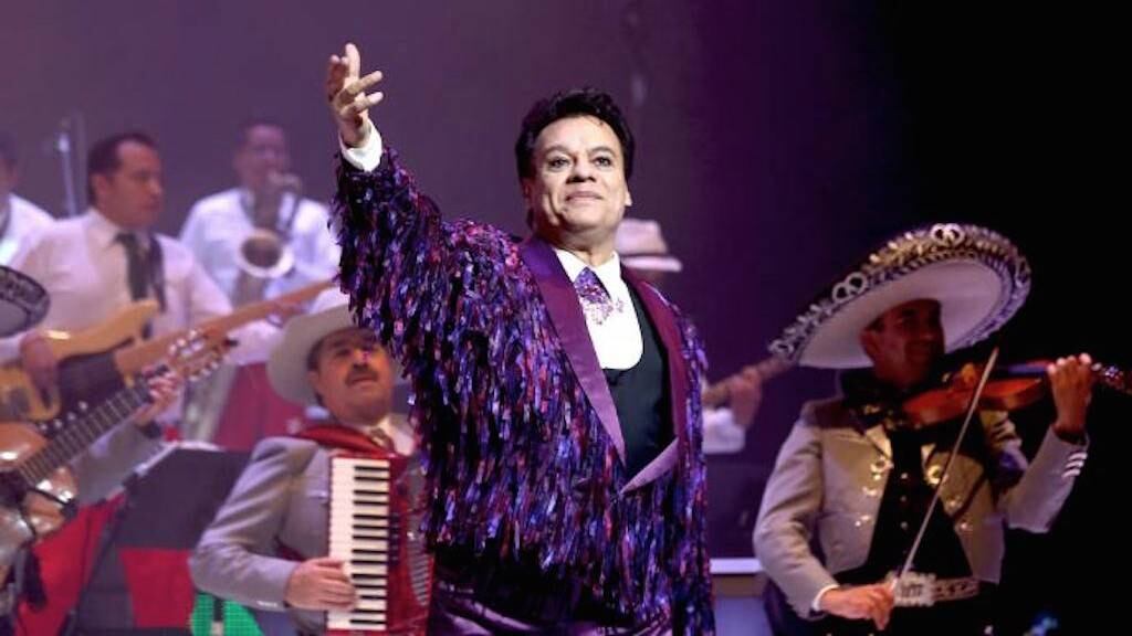 Juan Gabriel fue un cantautor, compositor, intérprete, músico y productor mexicano.