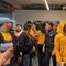 Afición del Club Tigres celebra en los pasillos del Gigante de Acero; los encapsulan y no los dejan salir