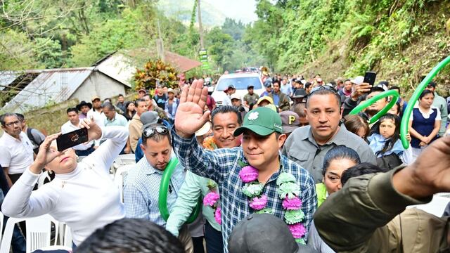 Ricardo Gallardo en la carretera Retroceso a Guaxcuaco