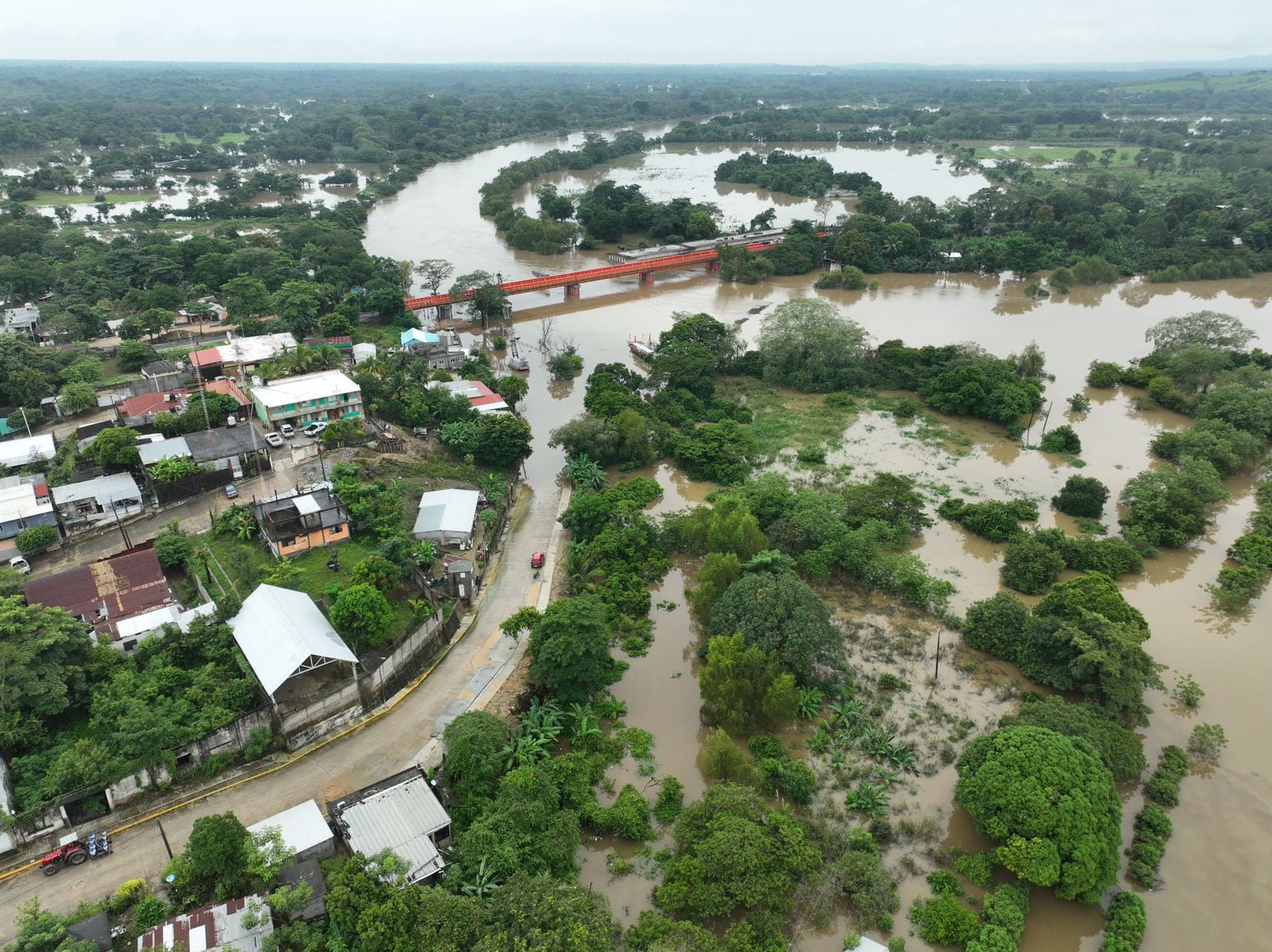 Río Coatzacoalcos se desborda y deja estas imágenes