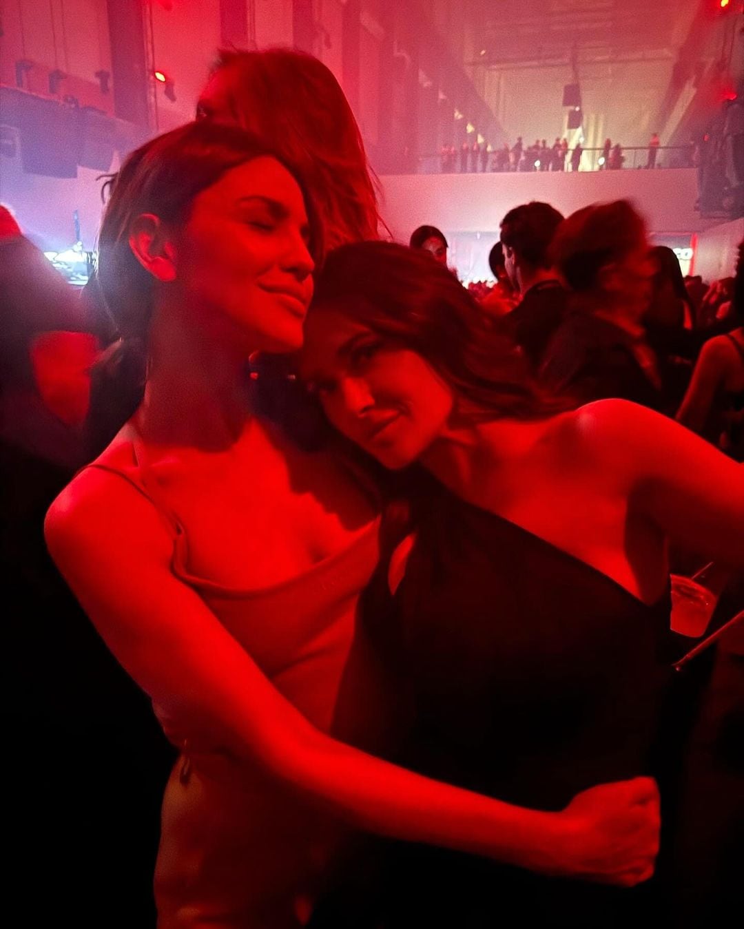 Eiza González y Salma Hayek