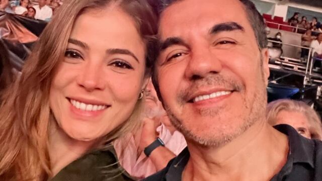 Adrián Uribe compite con el Día de las Madres