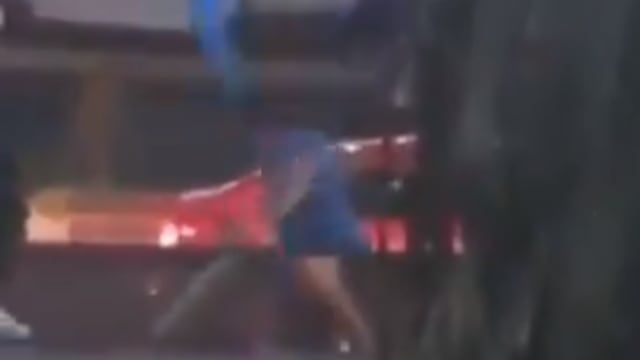 Aficionado del Cruz Azul se cae