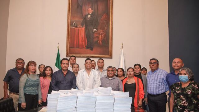 Ricardo Gallardo, gobernador de San Luis Potosí, al centro