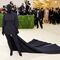 Kim Kardashian luce su excéntrico vestido negro en el Met Gala 2021 (FOTOS)