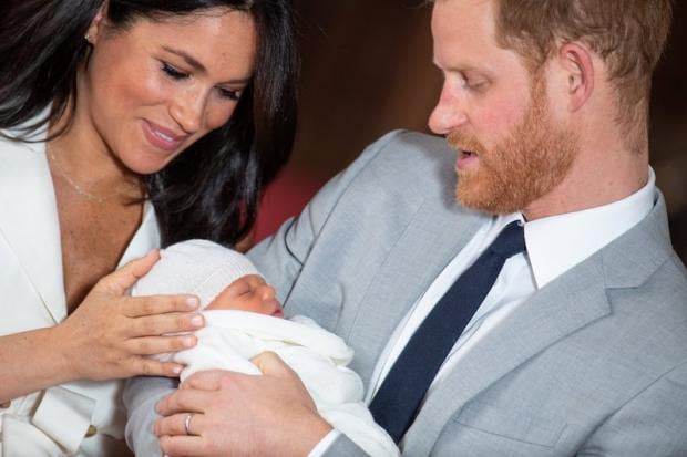 Meghan Sussex y Enrique junto a su hijo