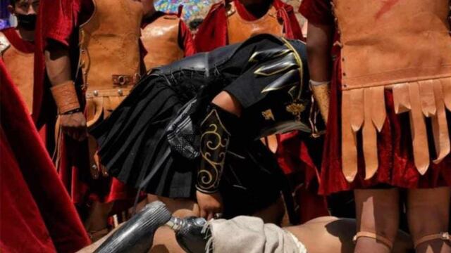 Joven con discapacidad representó a Jesús durante el Viacrucis.