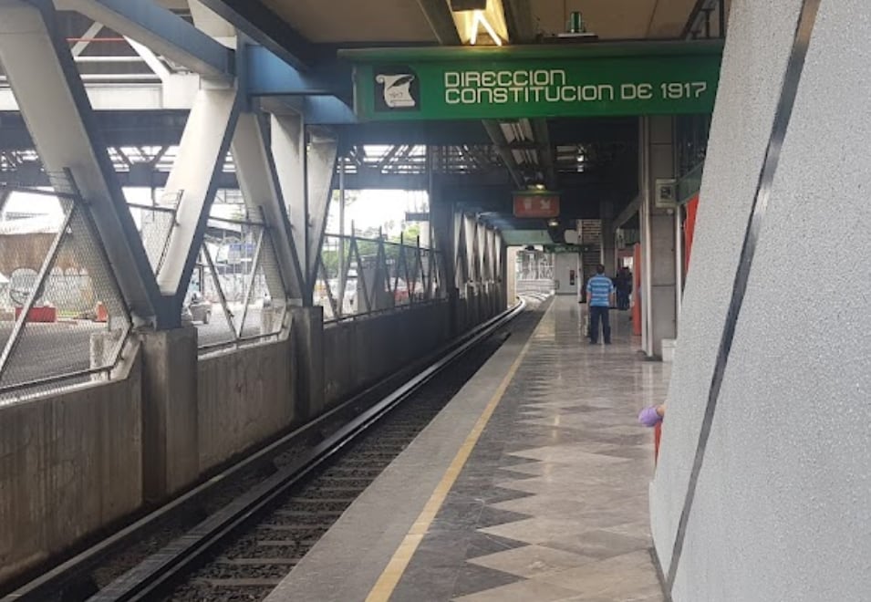 Estación Aculco del Metro y puente peatonal del que se aventó un asaltante