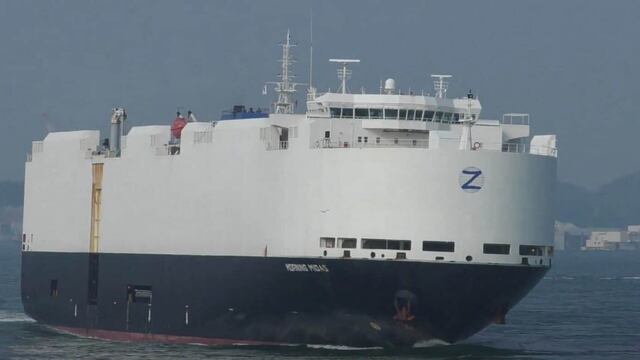 Buque que transportaba autos chinos con destino a México se incendia