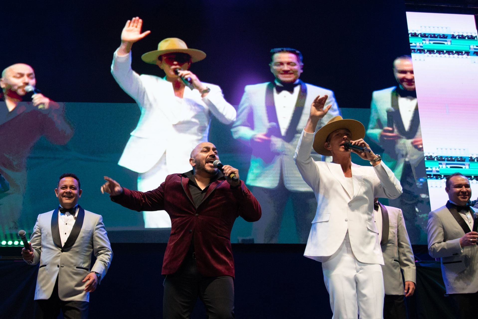 Lupillo Rivera en Cumbia Machine.