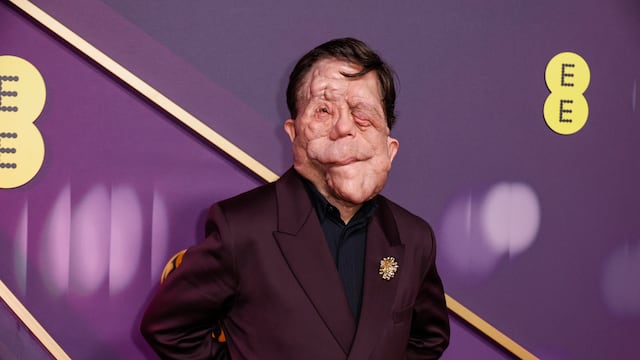 ¿Quién es Adam Pearson?