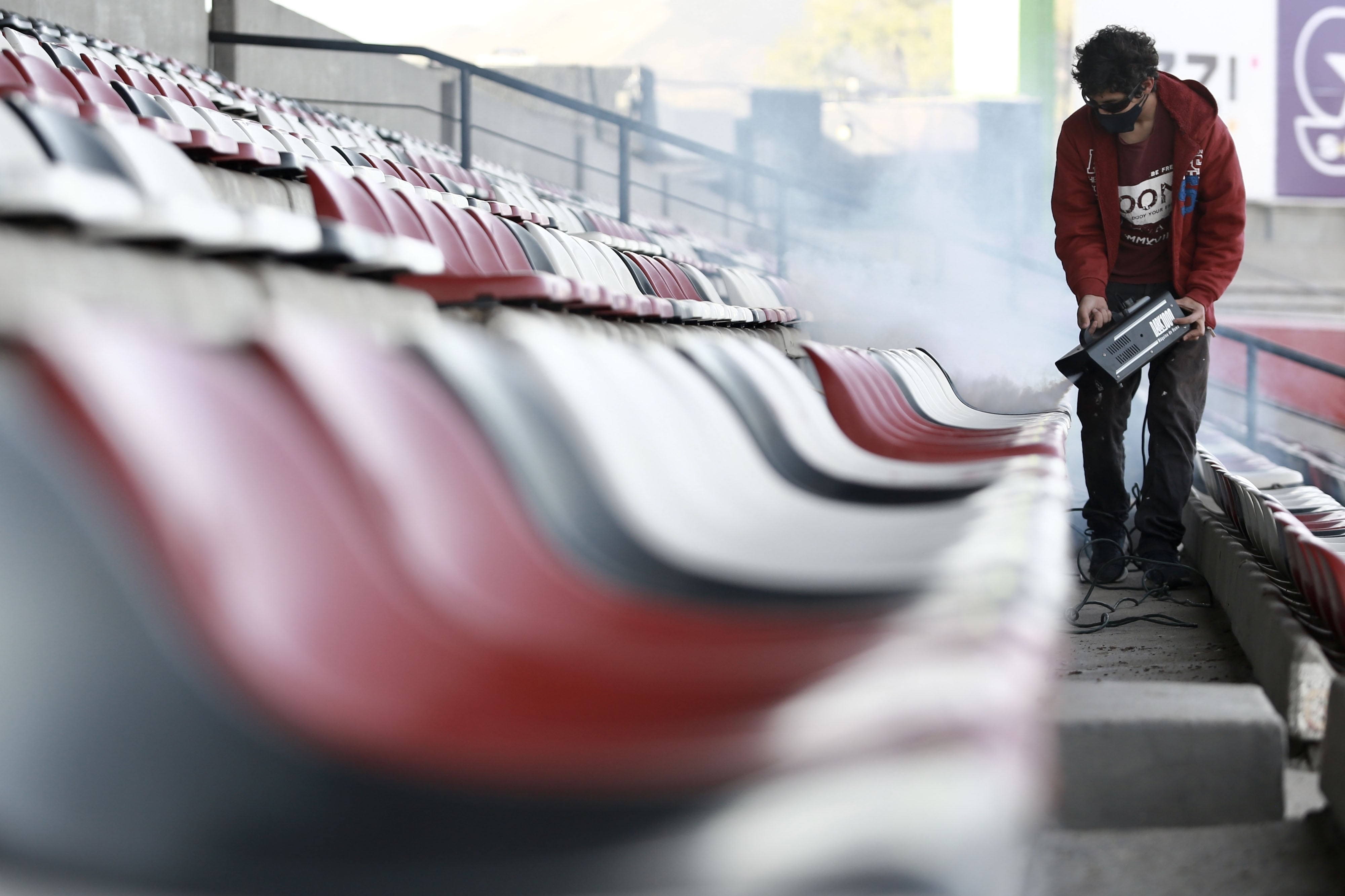 Sanitizan estadio de Liga MX