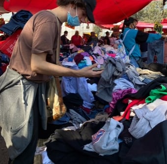 Tianguis de ropa de paca desde 1 peso