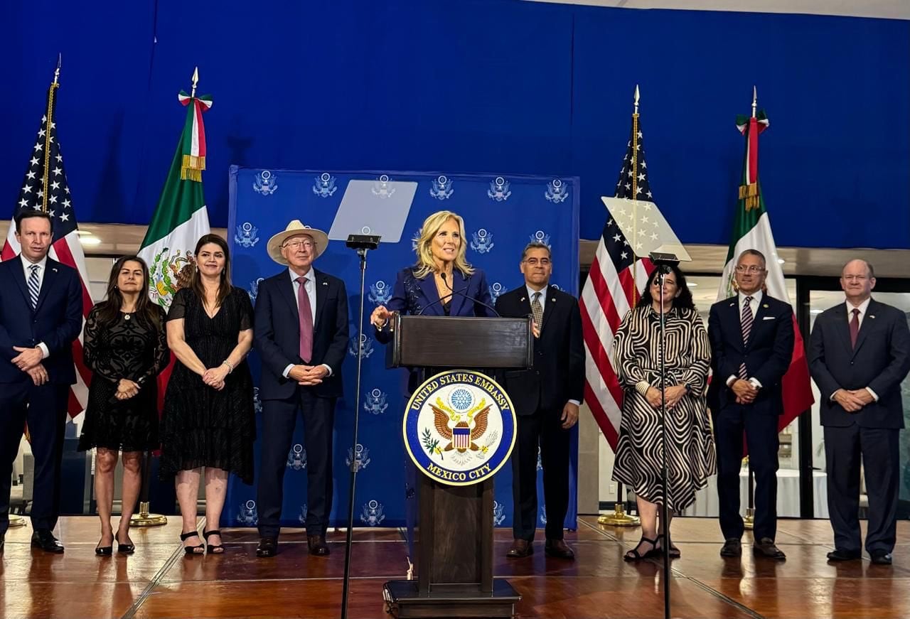 Jill Biden en recepción a su llegada a México