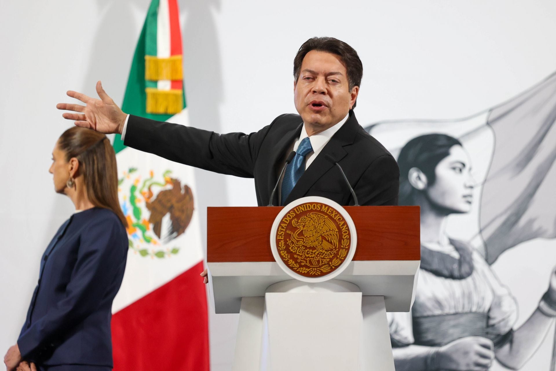 Mario Delgado destaca aumentos en sueldo promedio de maestros de la SEP en México